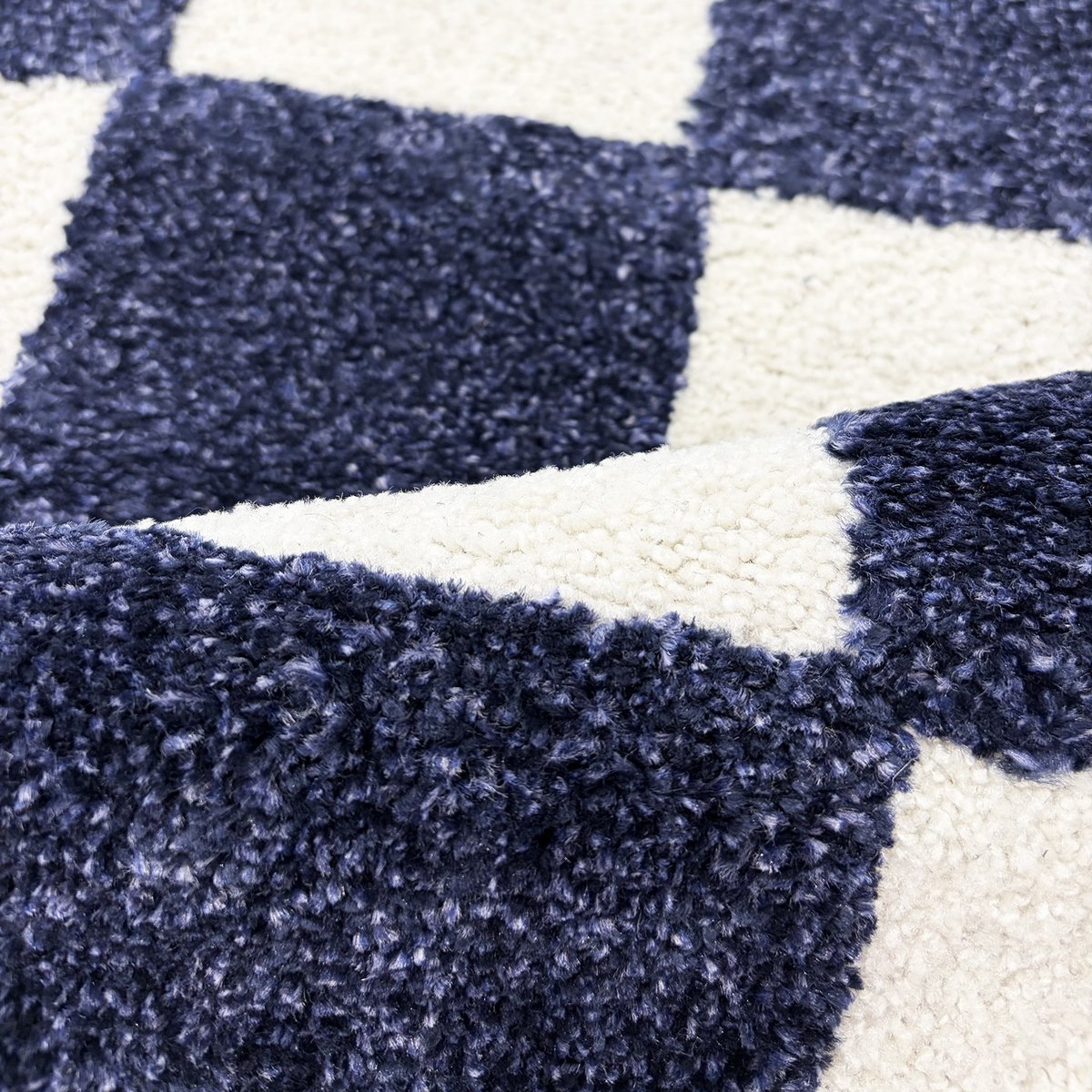 Tapis damier bicolore TERRA DEL SOL bleu, NAZAR RUGS X PANTONE