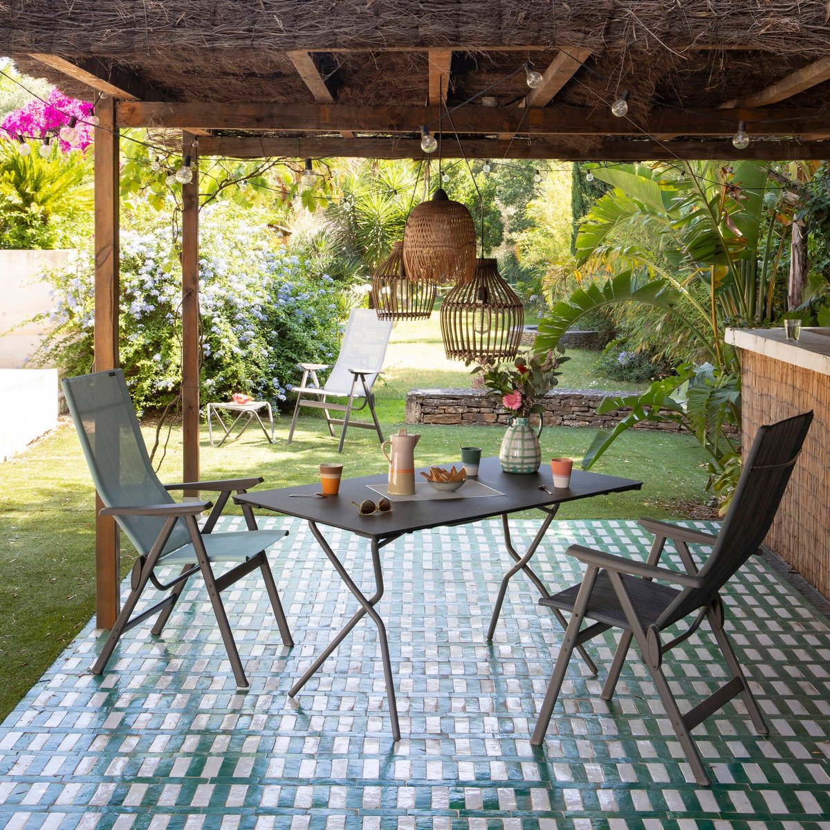 Table pliante 139*79*73cm - ANYTIME gris fusain tube titane, LAFUMA MOBILIER