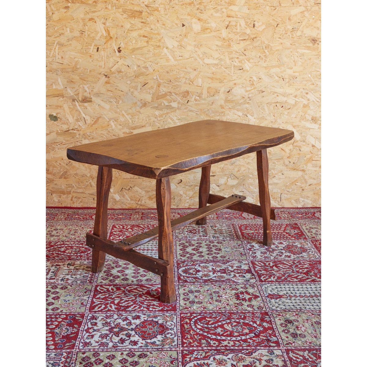 Table d'appoint brutaliste en bois Francine N°941 - Bon état bois foncé, DEBONGOUT