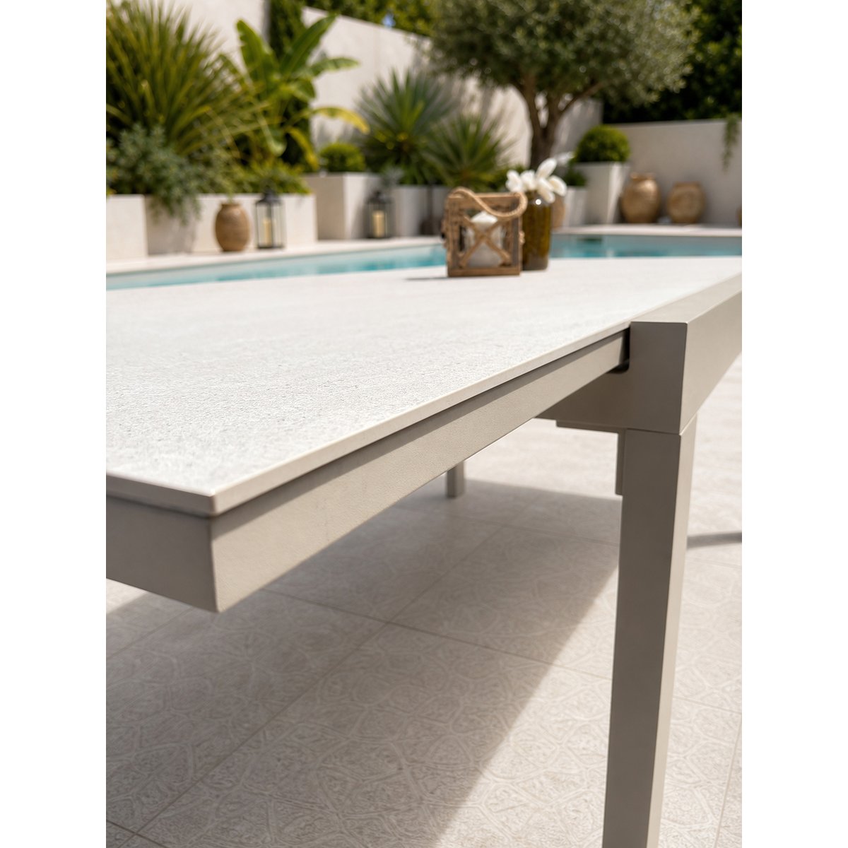 Table de jardin en aluminium et plateau sinterstone KALIBO grège, DCB GARDEN