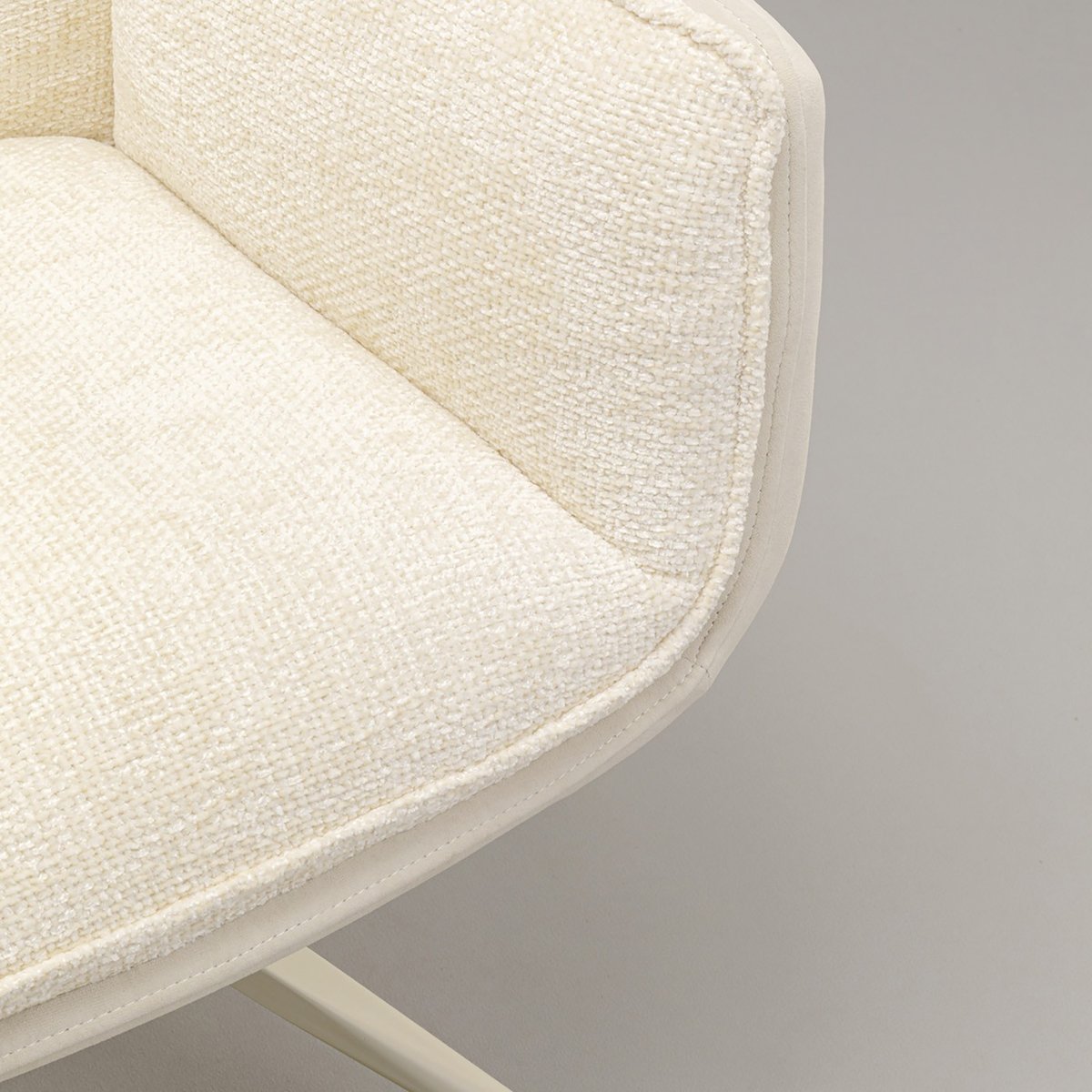 Chaise avec accoudoirs pivotante, HILLA beige, KARE DESIGN