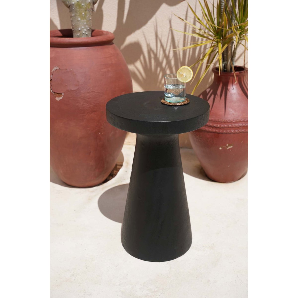 Table d’appoint en suar FIJI noir, BAZAR BIZAR