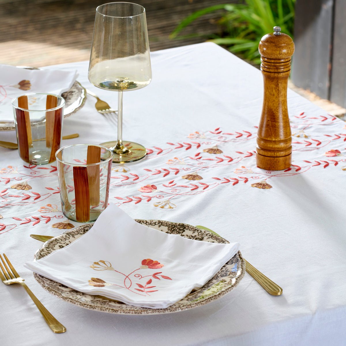 Lot de 2 serviettes de table Floressa - Coton lavé brodé blanc, TRADITION DES VOSGES