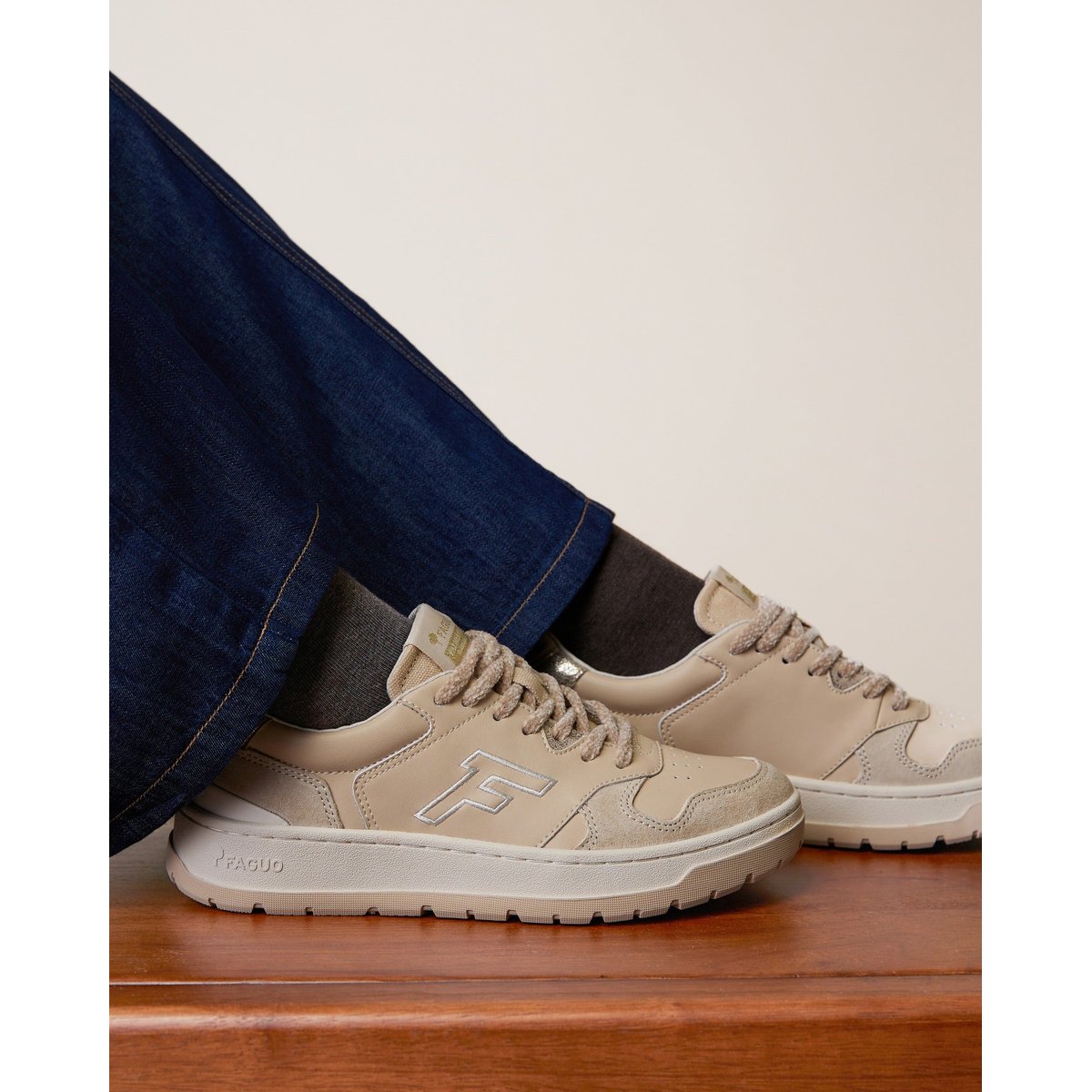 Baskets basses en cuir beige clair, FAGUO
