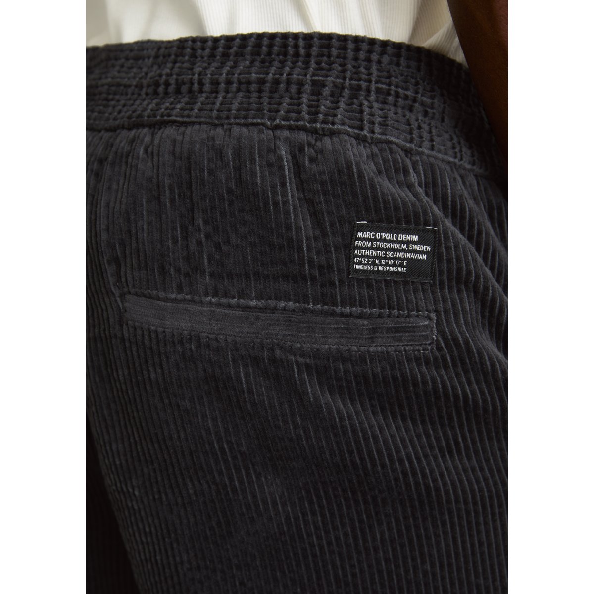Pantalon en velours côtelé modèle Viggo, coupe décontractée et longueur raccourcie en pur coton biologique gris, MARC O’POLO DENIM