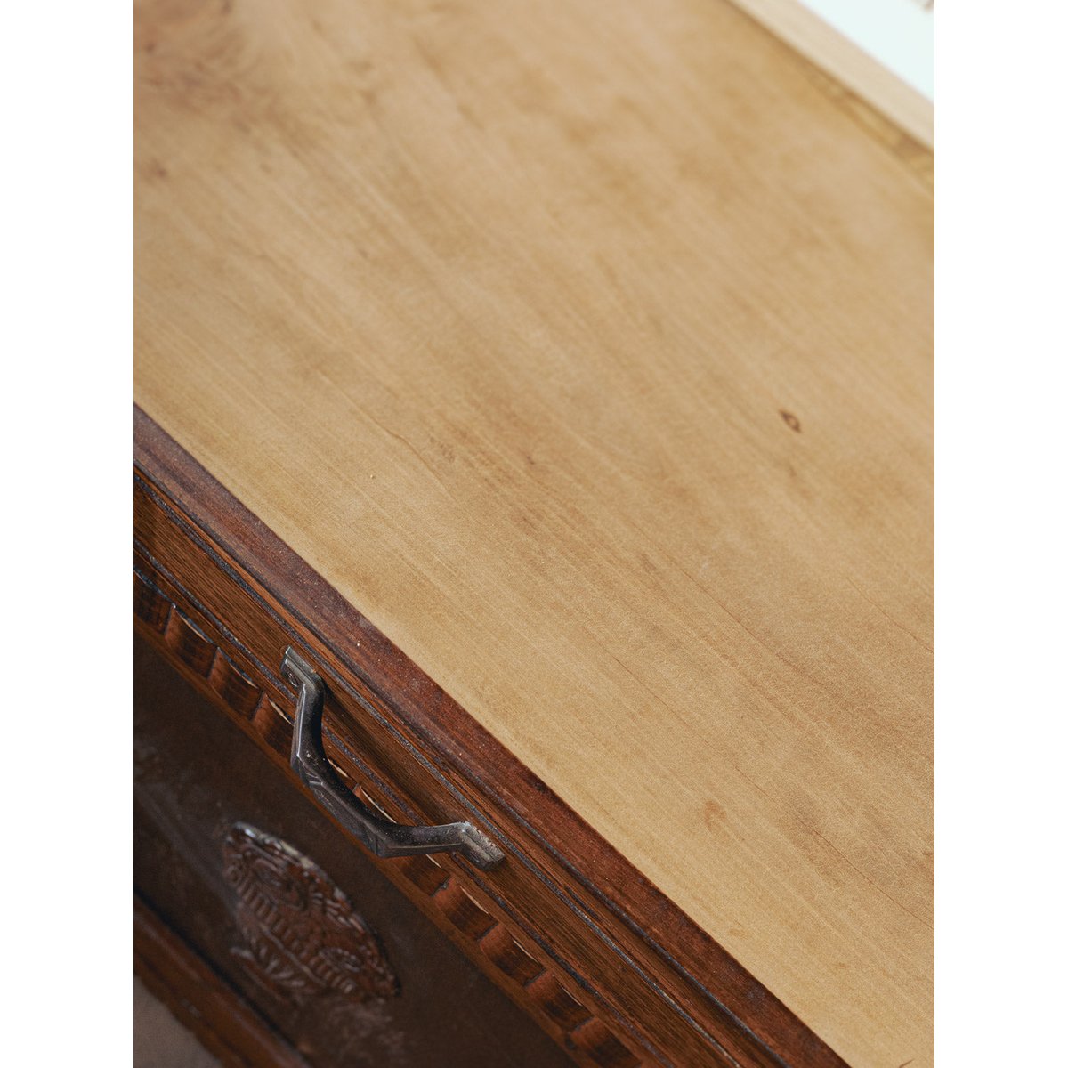 Buffet confiturier de ferme en bois brut Gilbert N°1665 - Bon état bois foncé, DEBONGOUT