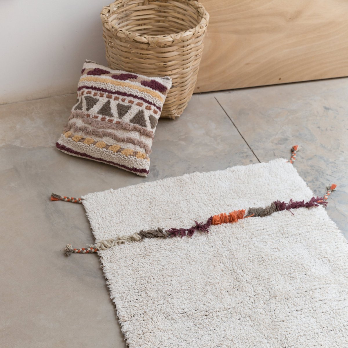 Coussin avec housse en coton Sistan NOMAD multicolore, LORENA CANALS
