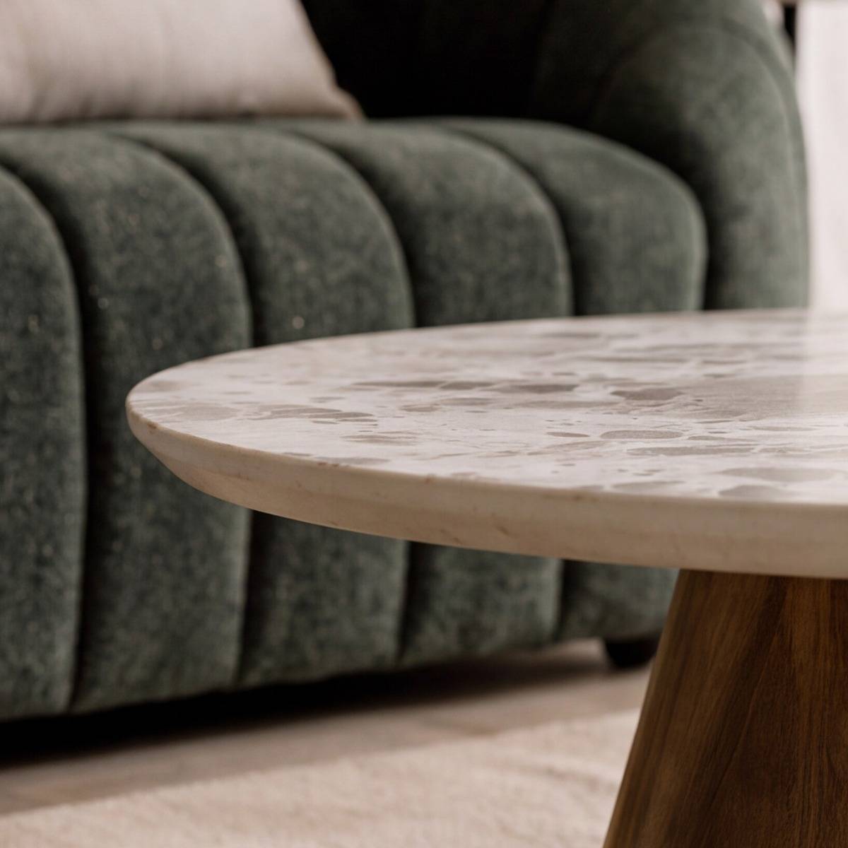 Table basse ronde en bois de manguier et en marbre MELANIE bois clair, MADE IN MEUBLES