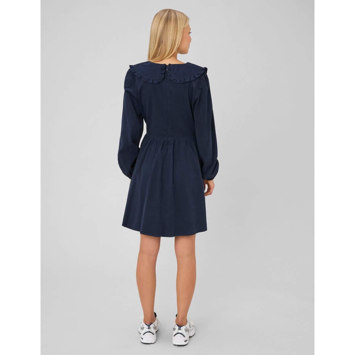 Robe à col volanté bleu foncé, BZB