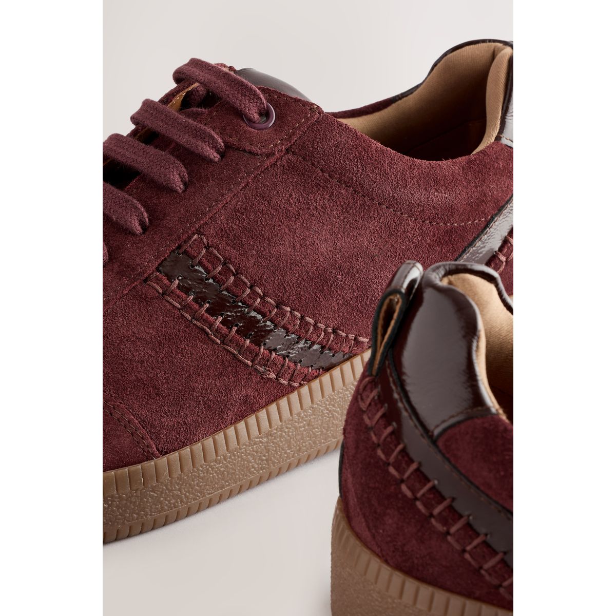 Baskets à lacets en cuir rouge bordeaux, NEXT