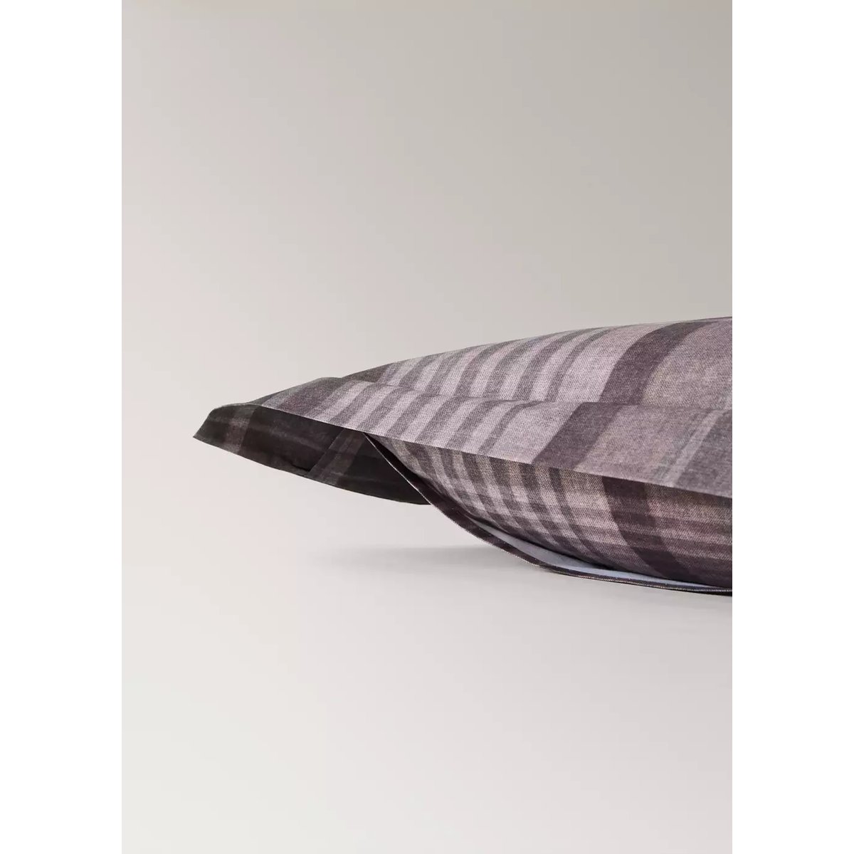 Deux taies d’oreiller en percale de coton à carreaux multicolres 50 x 50 cm marron, MANGO HOME
