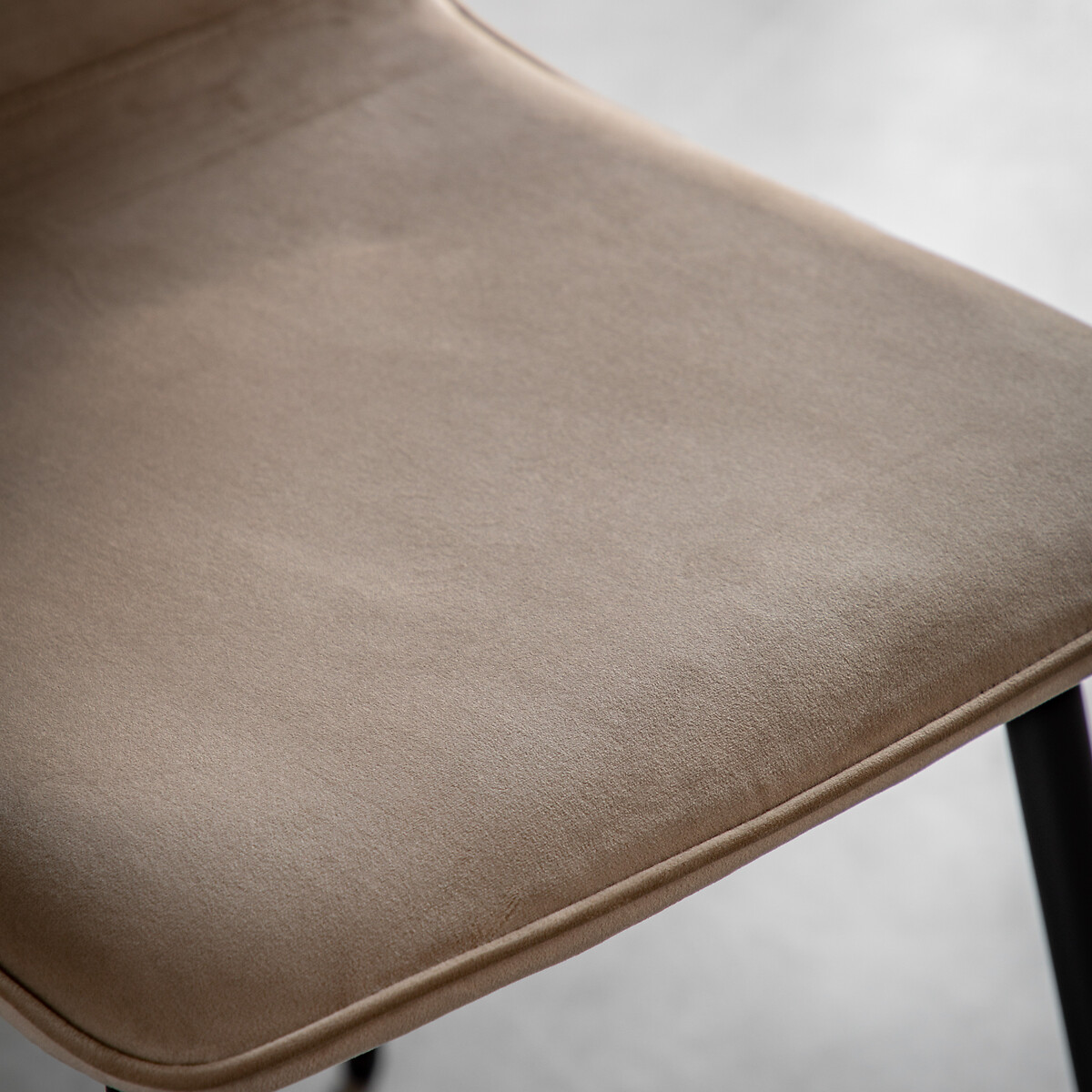 Ina Minimalist Velvet Dining Chairs (Set of 2) linen, SO'HOME