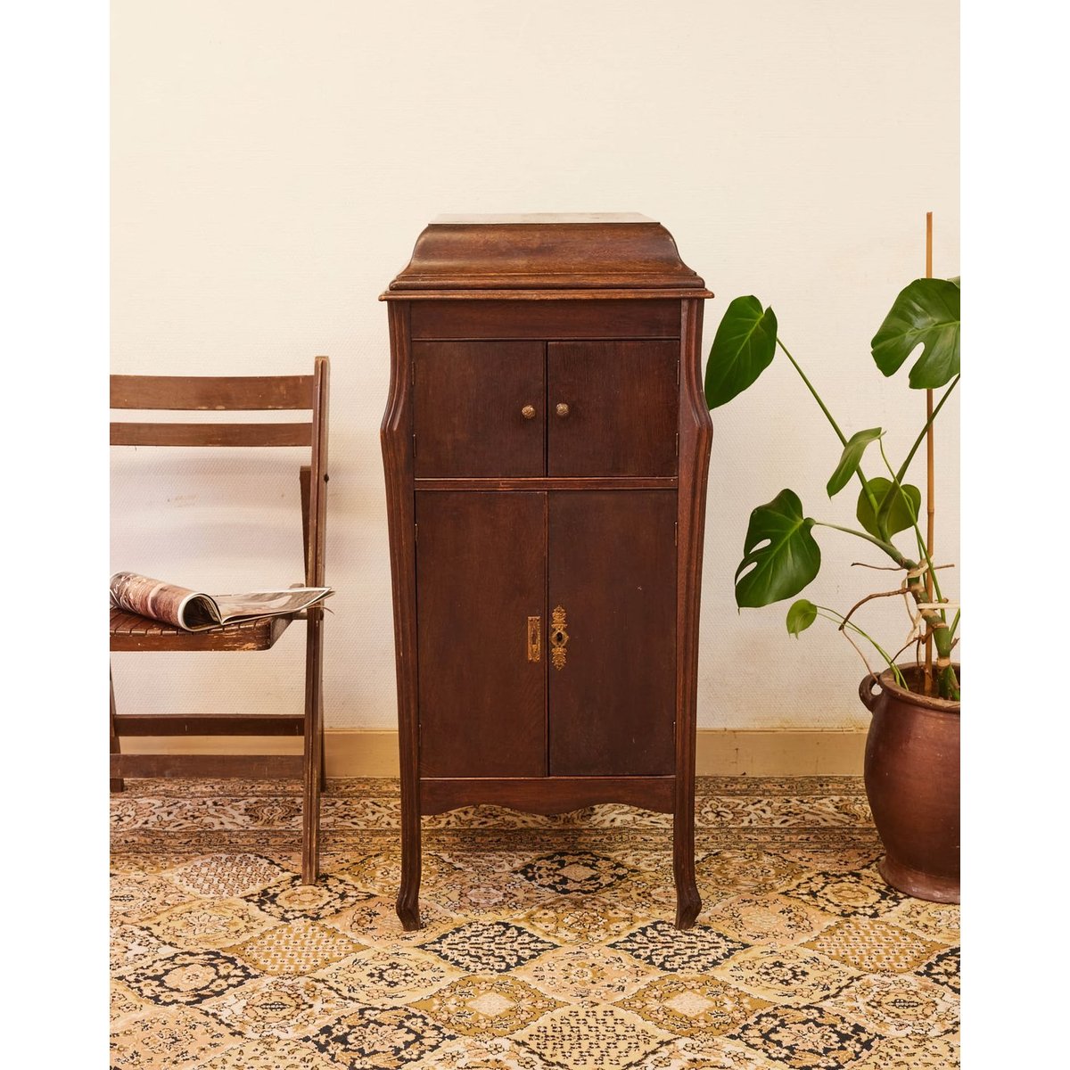 Table d'appoint pour gramophone en bois Francine N°1549 - Bon état bois foncé, DEBONGOUT
