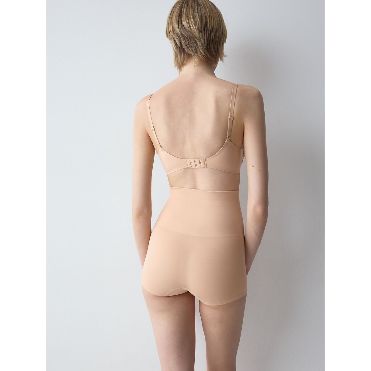 Panty Soft Sculpt beige, TRIUMPH