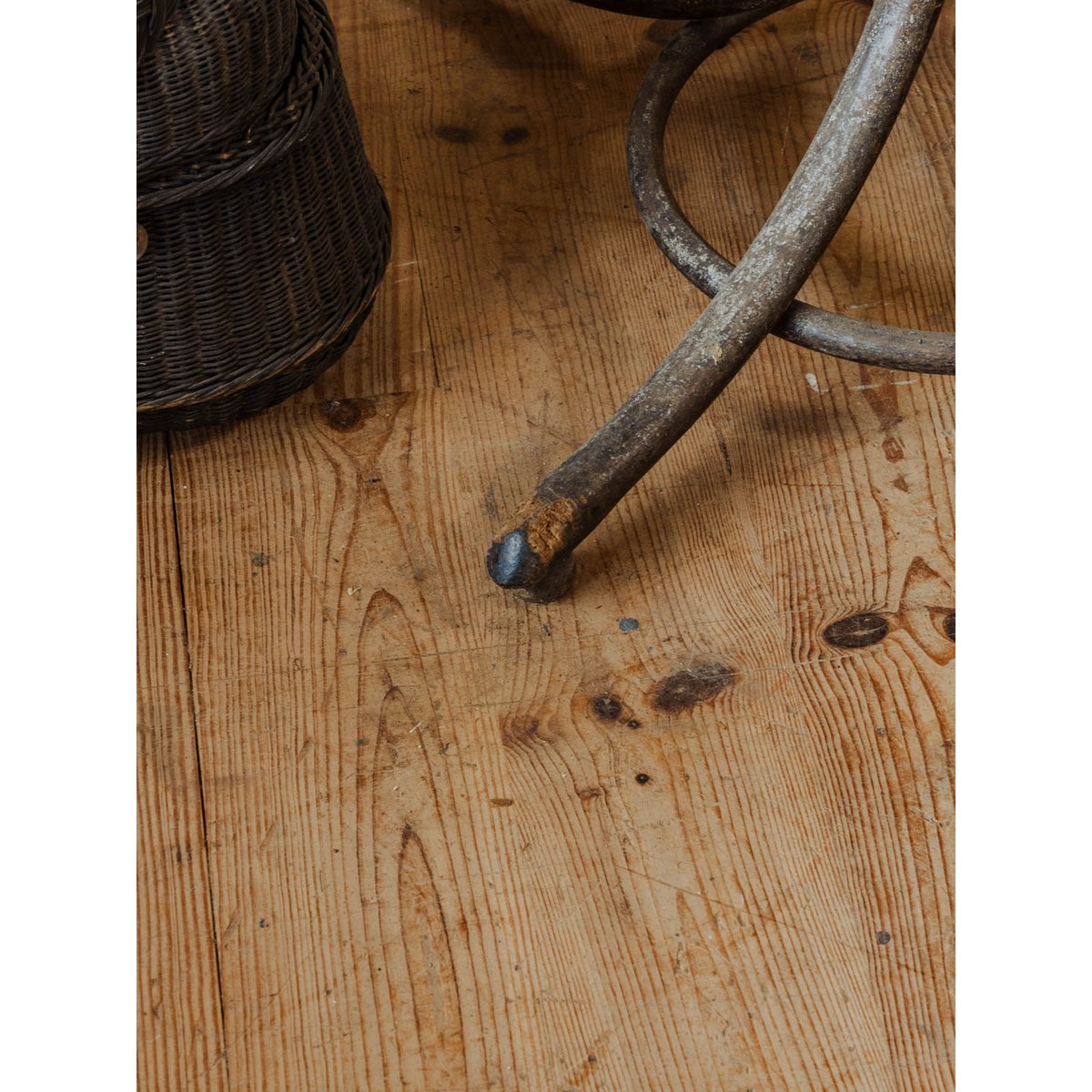 Porte-manteau en bois Max N°337 - Bon état bois foncé, DEBONGOUT