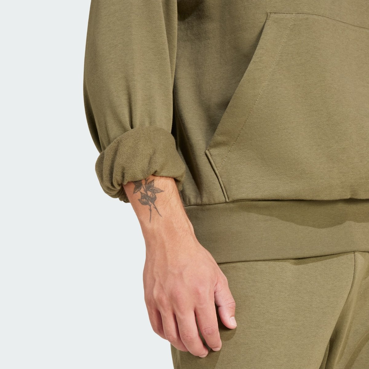 Sweat-Shirt À Capuche Molleton Essentials Feelcozy Sweat-Shirt À Capuche Molleton Essentials Feelcozy olive strata / black, ADIDAS SPORTSWEAR