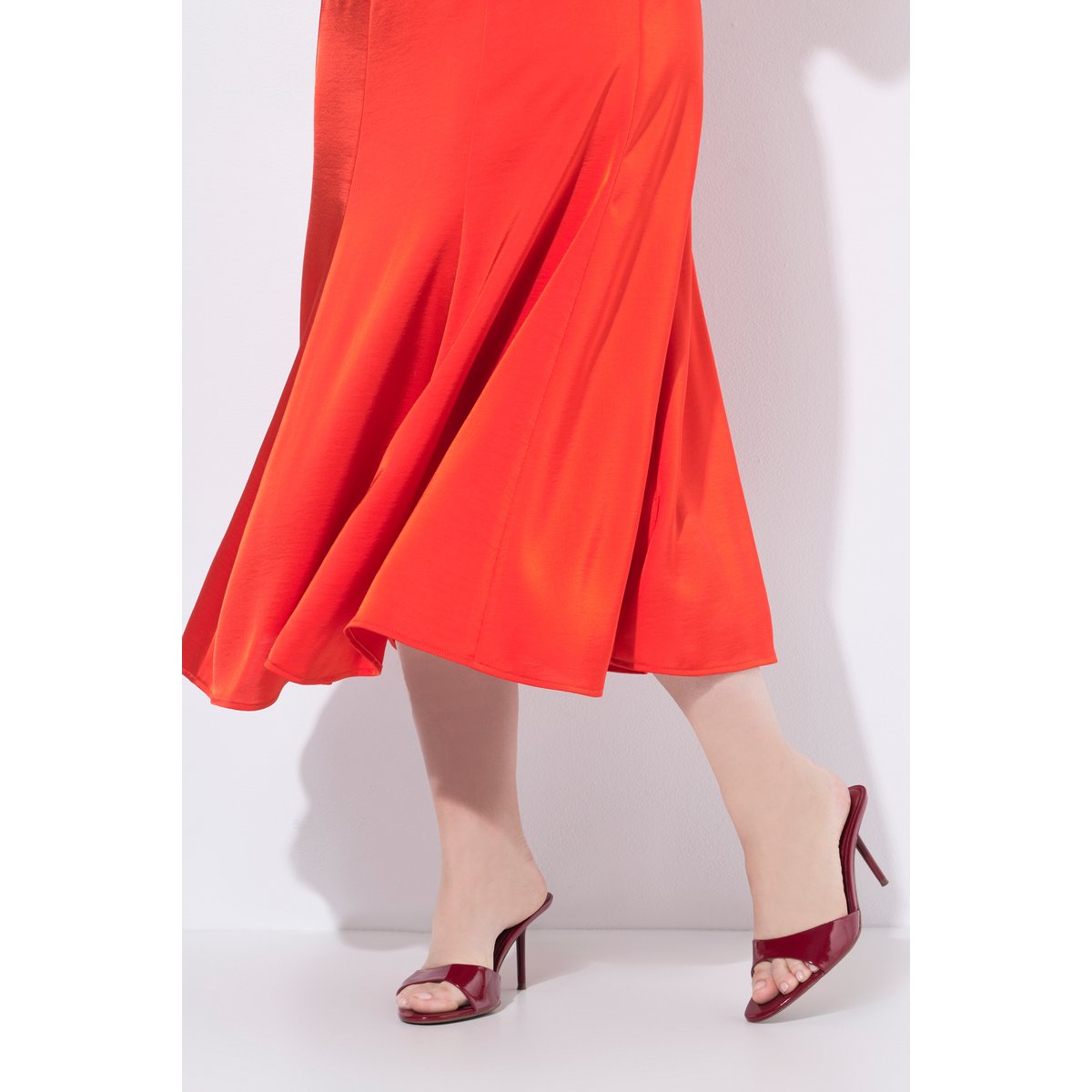 Jupe maxi en satin rouge poivron, ULLA POPKEN