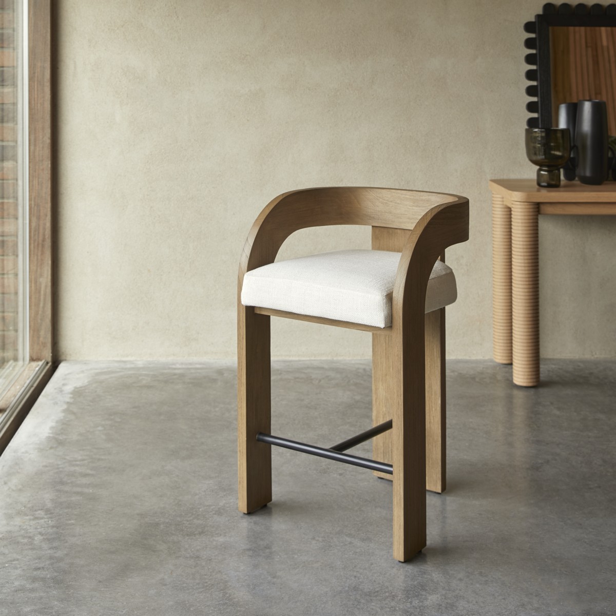 Tabouret de bar en Mindi clair massif, BOTI beige, TIKAMOON