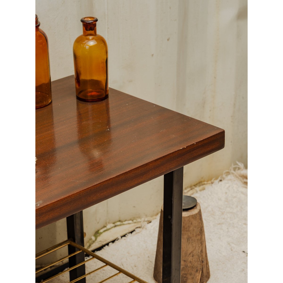 Table basse en bois et métal Donna N°1063 - Bon état bois foncé, DEBONGOUT