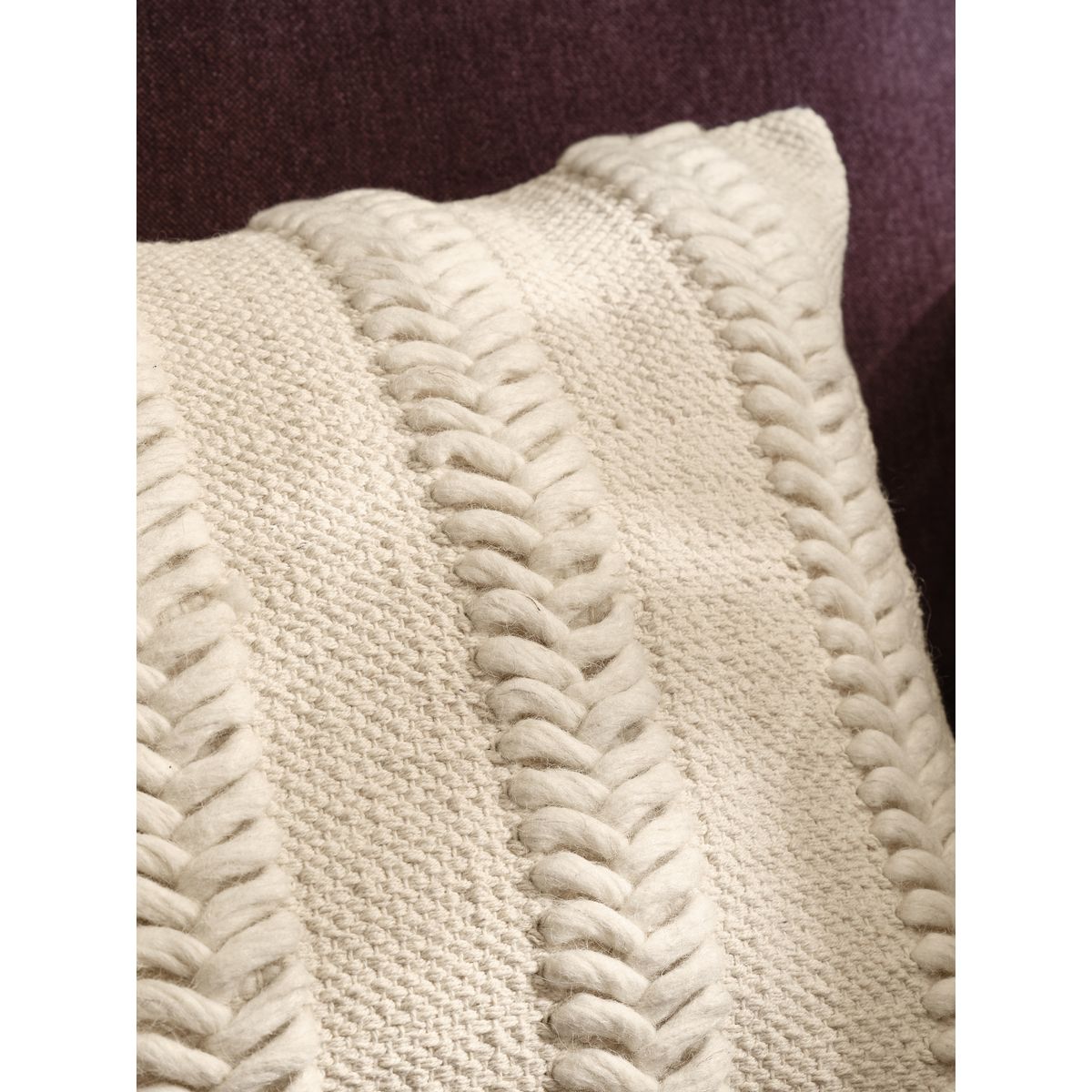 Coussin tissé à motif chevrons naturel, NEXT