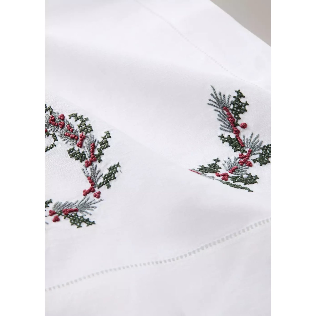 Chemin de table en lin broderie ajourée blanc, MANGO HOME