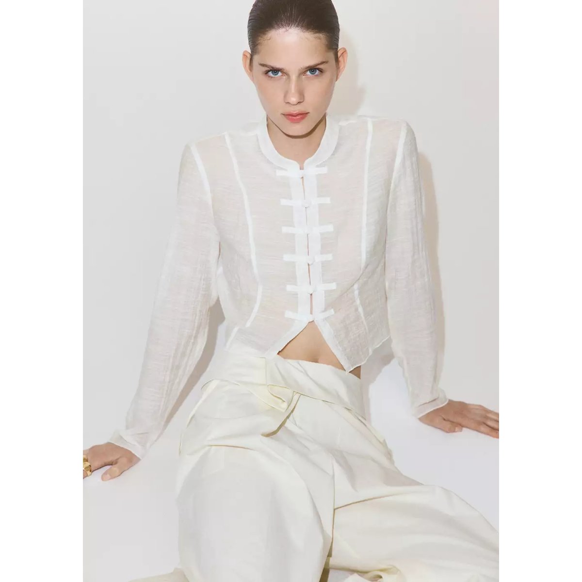Blouse gaze texturée semi-transparente blanc cassé, MANGO
