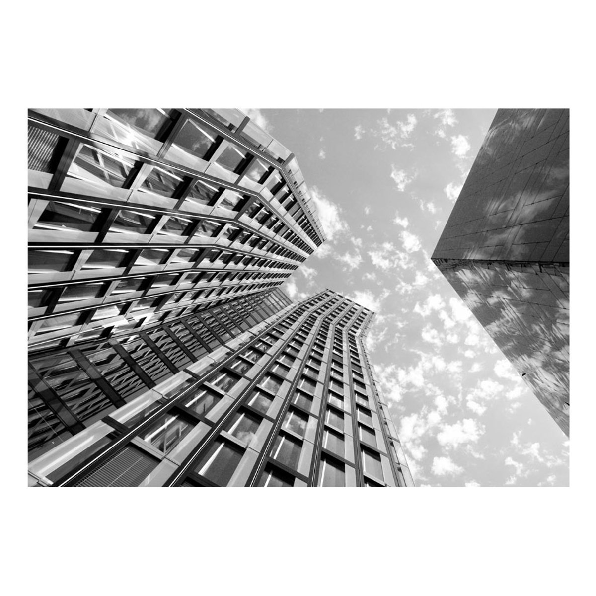 Papier peint intissé panoramique Ville et Architecture Reach for the Sky noir, EDEN