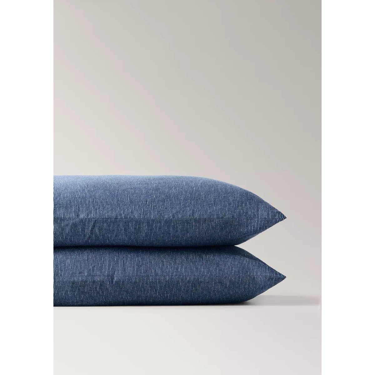 Deux taies d'oreiller en mélange lin-coton à rayures, 50 x 75 cm bleu indigo, MANGO HOME