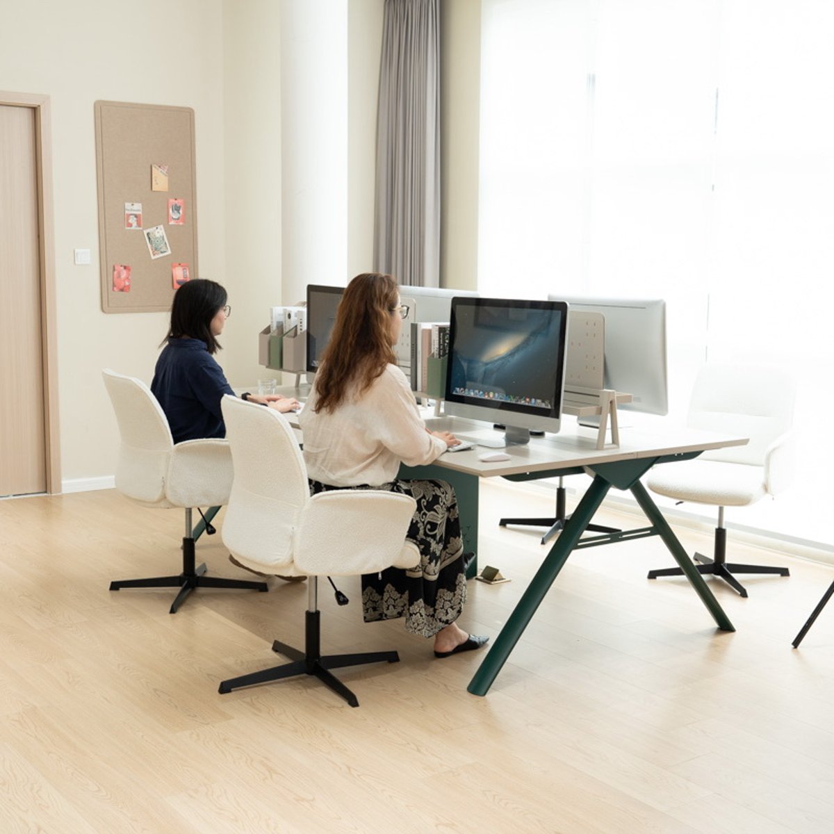 Chaise de bureau rotatif réglable en hauteur en bouclette, THOMASINAOFFICE crème, MEUBLES COSY
