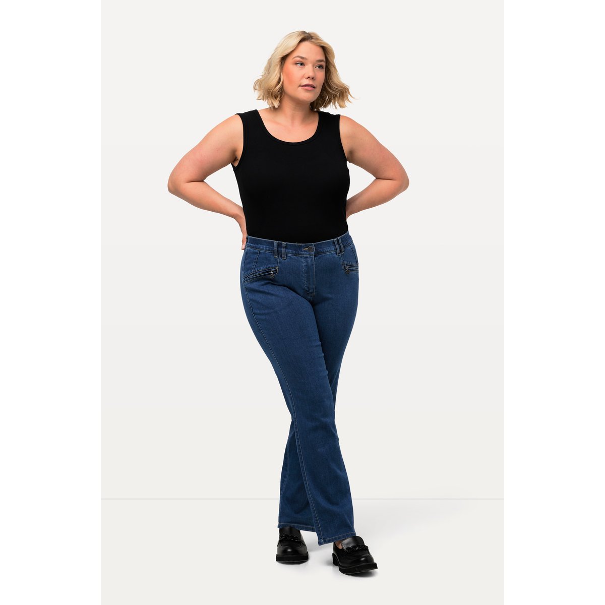 Jean Mony, jambe carotte et poches zippées bleu jean, ULLA POPKEN