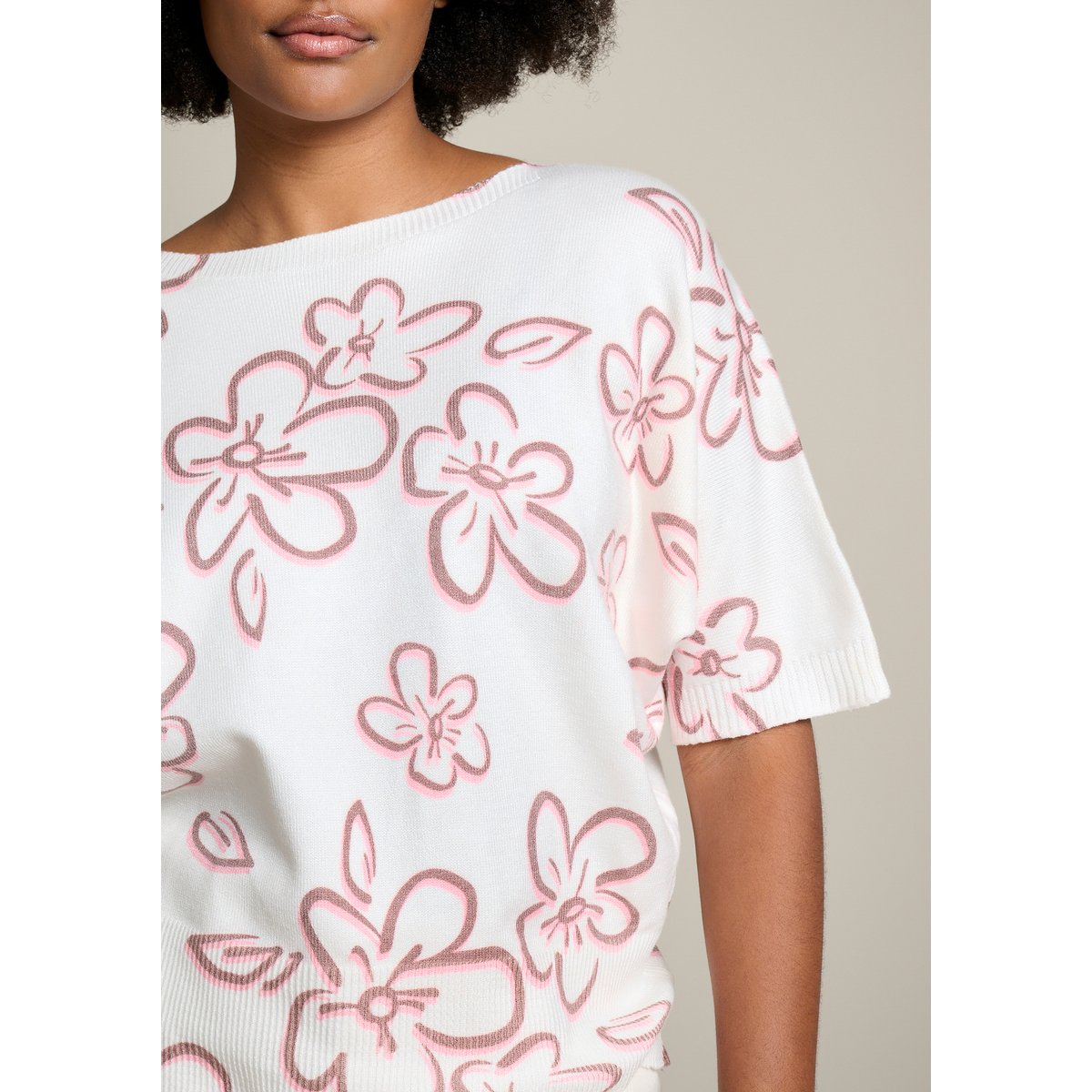 Pull fleuri à manches chauve-souris blanc casse, LOLALIZA