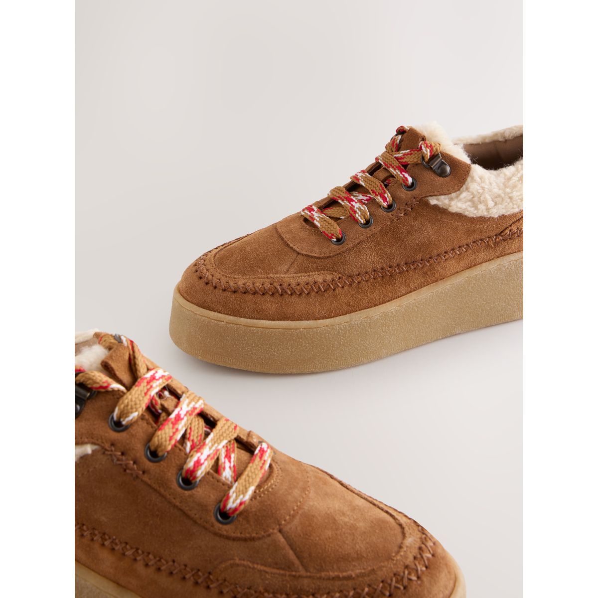 Baskets de randonnée compensées en cuir Signature marron fauve, NEXT