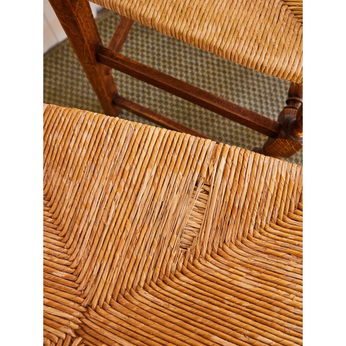 Lot de 4 chaises en paille entrelacées Claude N°1461 - Bon état bois clair, DEBONGOUT