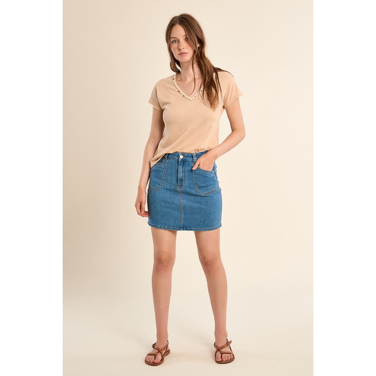 T-shirt col V, avec broderie et perles beige, MOLLY BRACKEN
