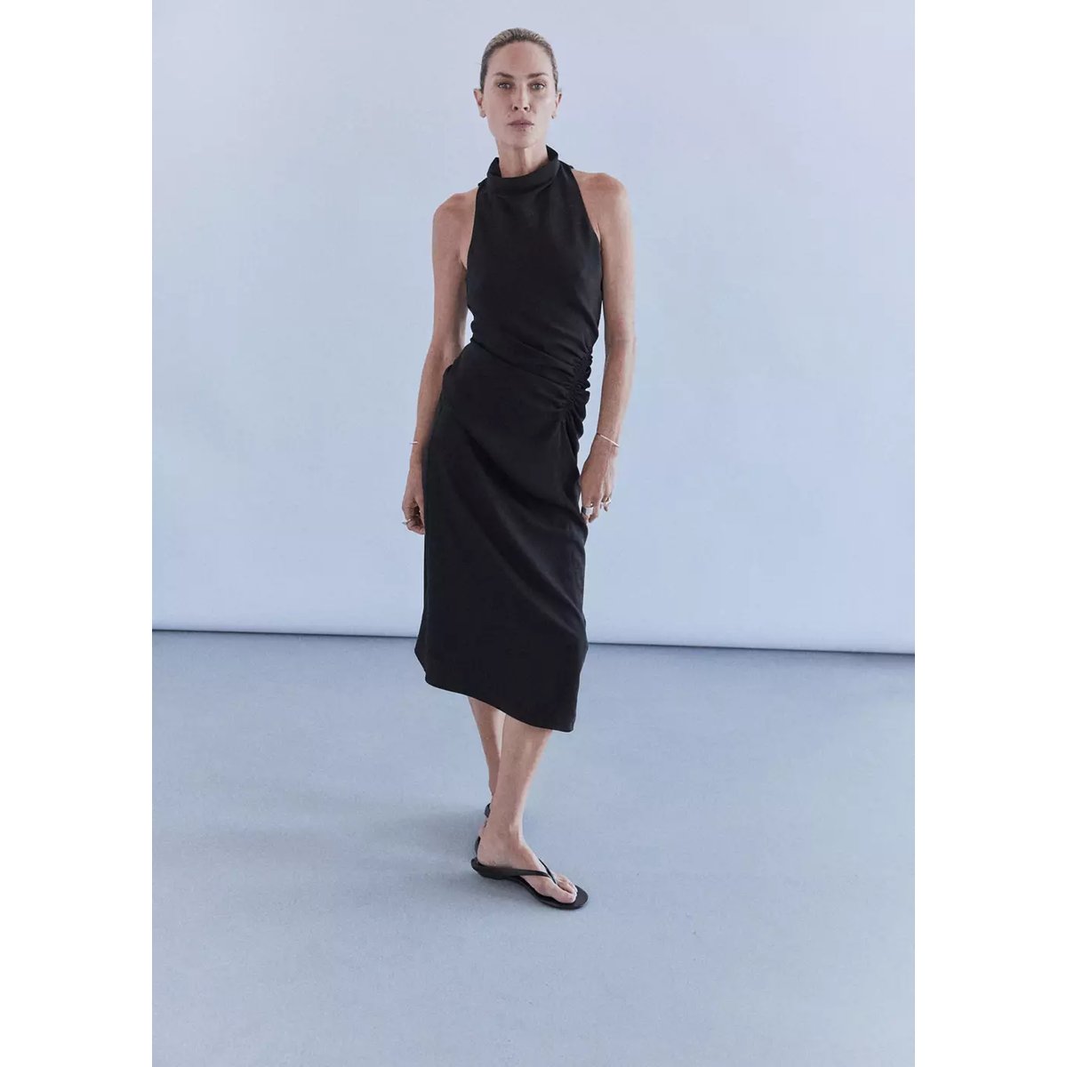 Robe froncée avec col drapé noir, MANGO
