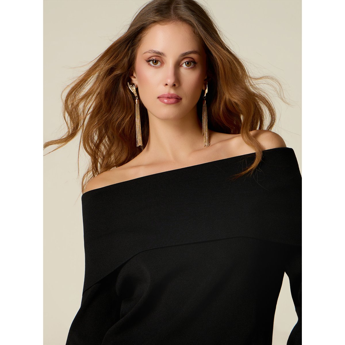 Pull épaules dénudées avec revers noir, OLTRE