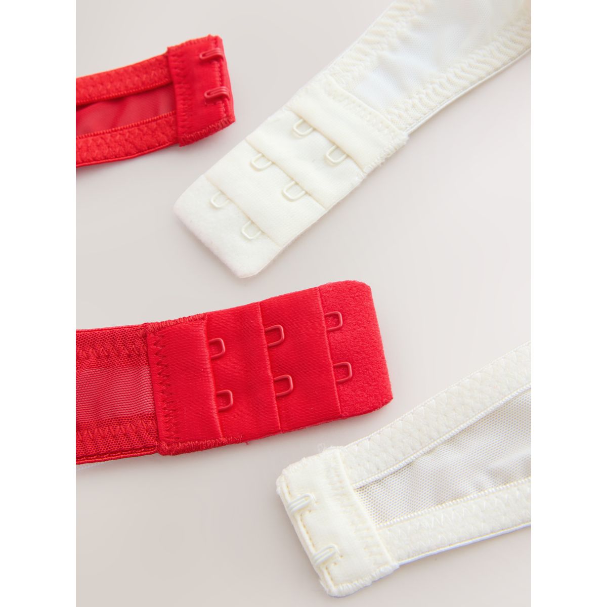 Soutien-gorge à détail en dentelle, lot de 2 rouge/crème, NEXT