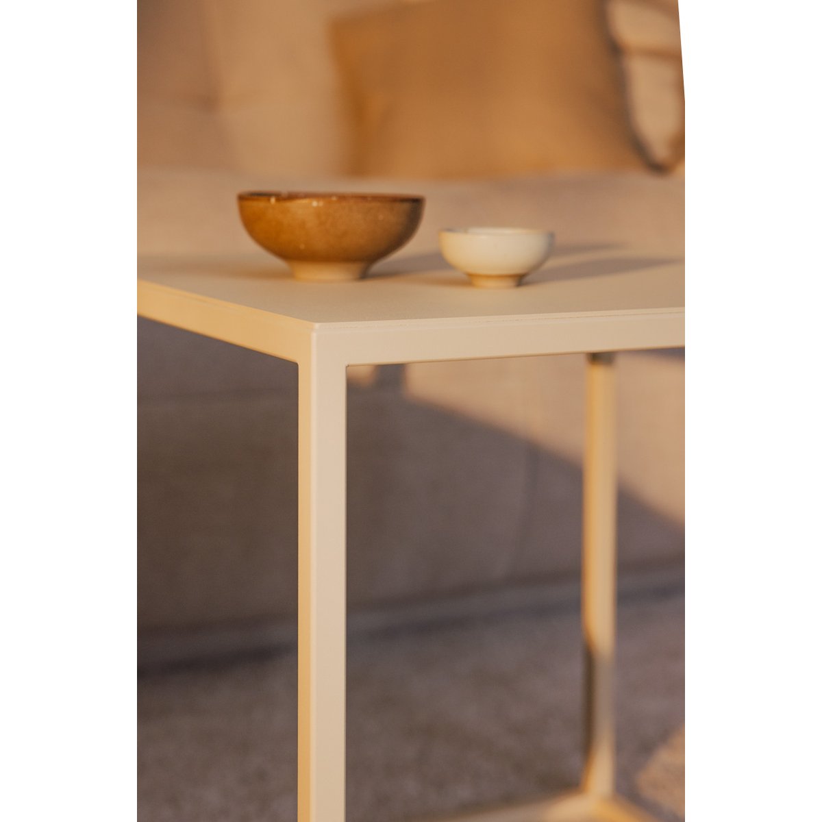 Table d'appoint SOLI X beige cashew, METALLBUDE
