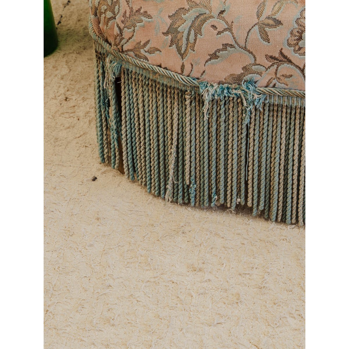 Banquette en tissu à motifs Martine N°159 - Bon état rose, DEBONGOUT