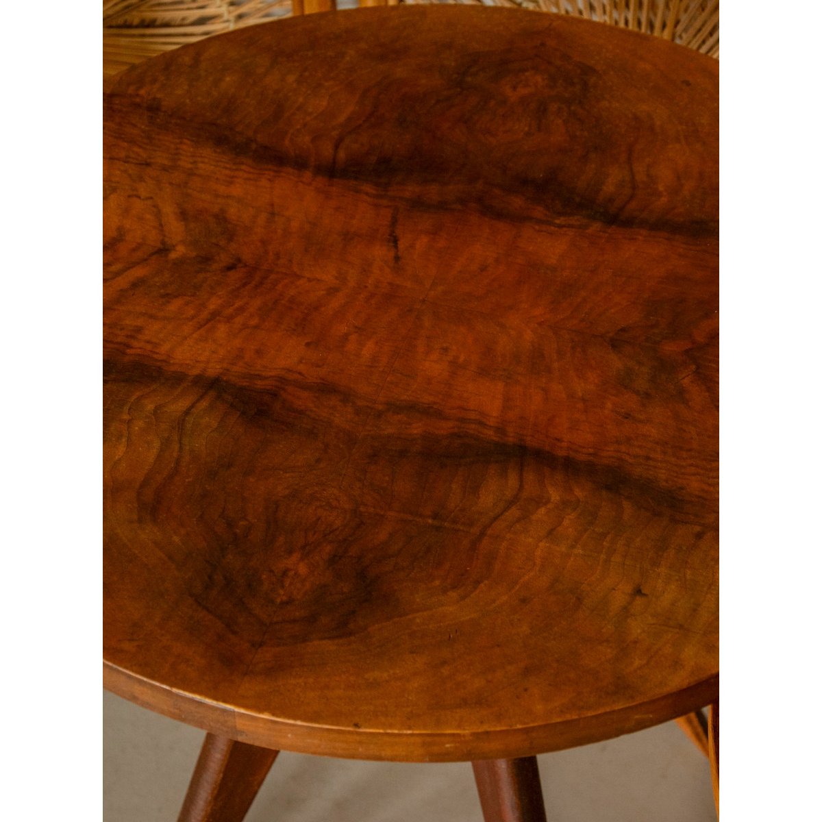 Table basse au bois brut Donna N°1539 - Bon état bois foncé, DEBONGOUT