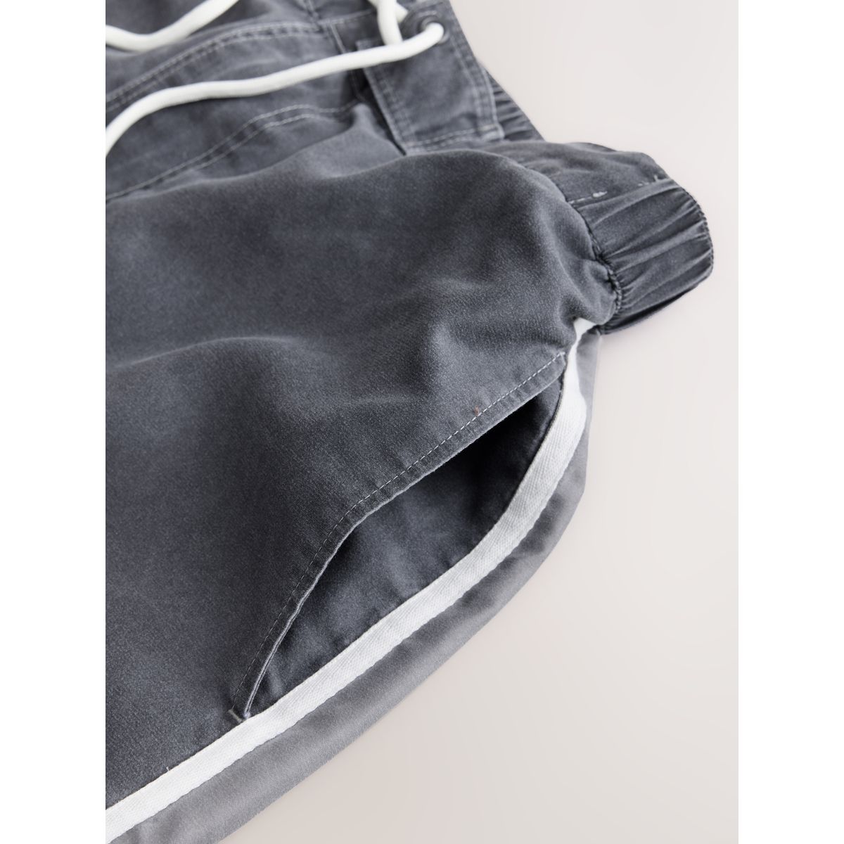 Boardshort à bande latérale edit noir/gris, NEXT