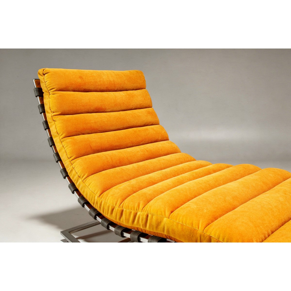 Chaise longue en velours et acier chromé WEIMAR orange, PRODUIT INTERIEUR BRUT