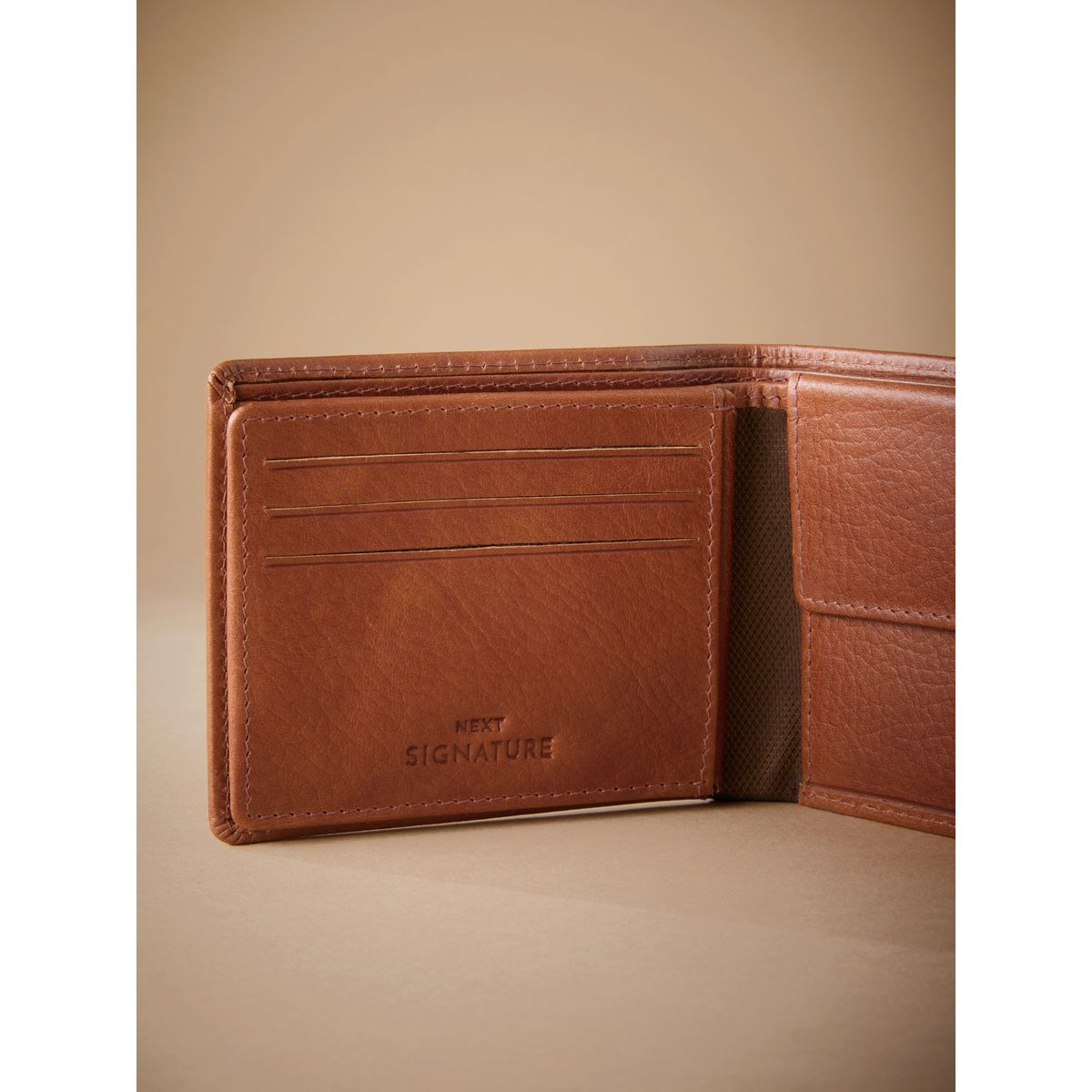 Portefeuille en cuir grand format Signature marron fauve, NEXT