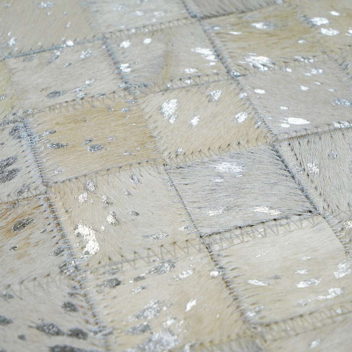Tapis en cuirs recyclés et é CUIR MOZAIQUE METAL SILVER blanc, argenté, THE DECO FACTORY