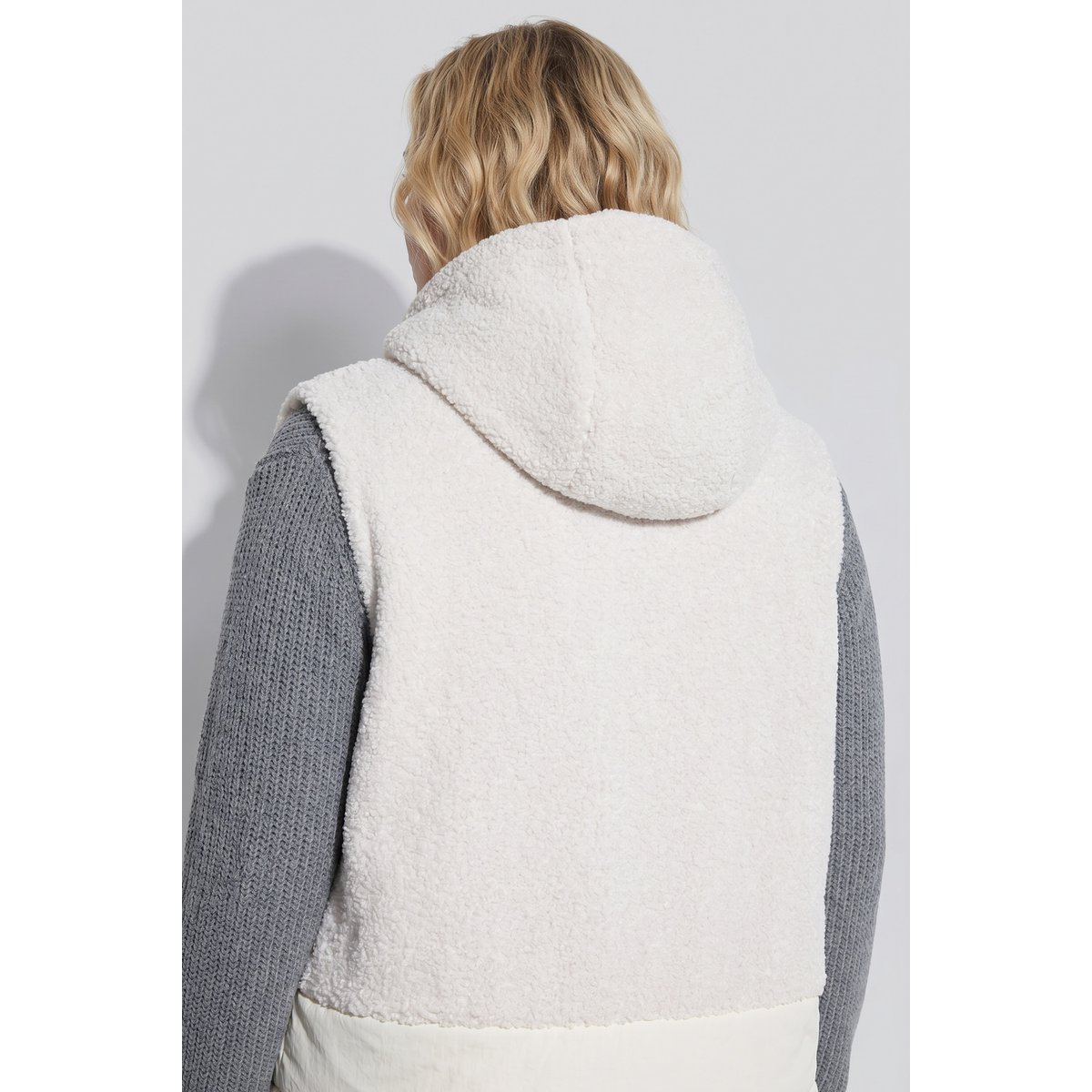 Gilet en polaire bouclée blanc pierre, ULLA POPKEN