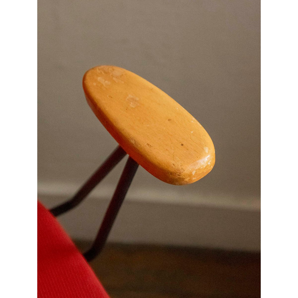 Chaise de bureau à l'élégance audacieuse Alma N°1648 - Bon état rouge, DEBONGOUT