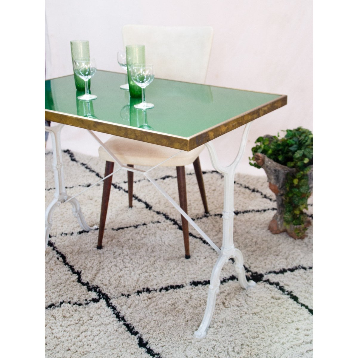 Table à manger bistrot vintage en émail et fonte Denise N°1377 - Bon état vert, DEBONGOUT