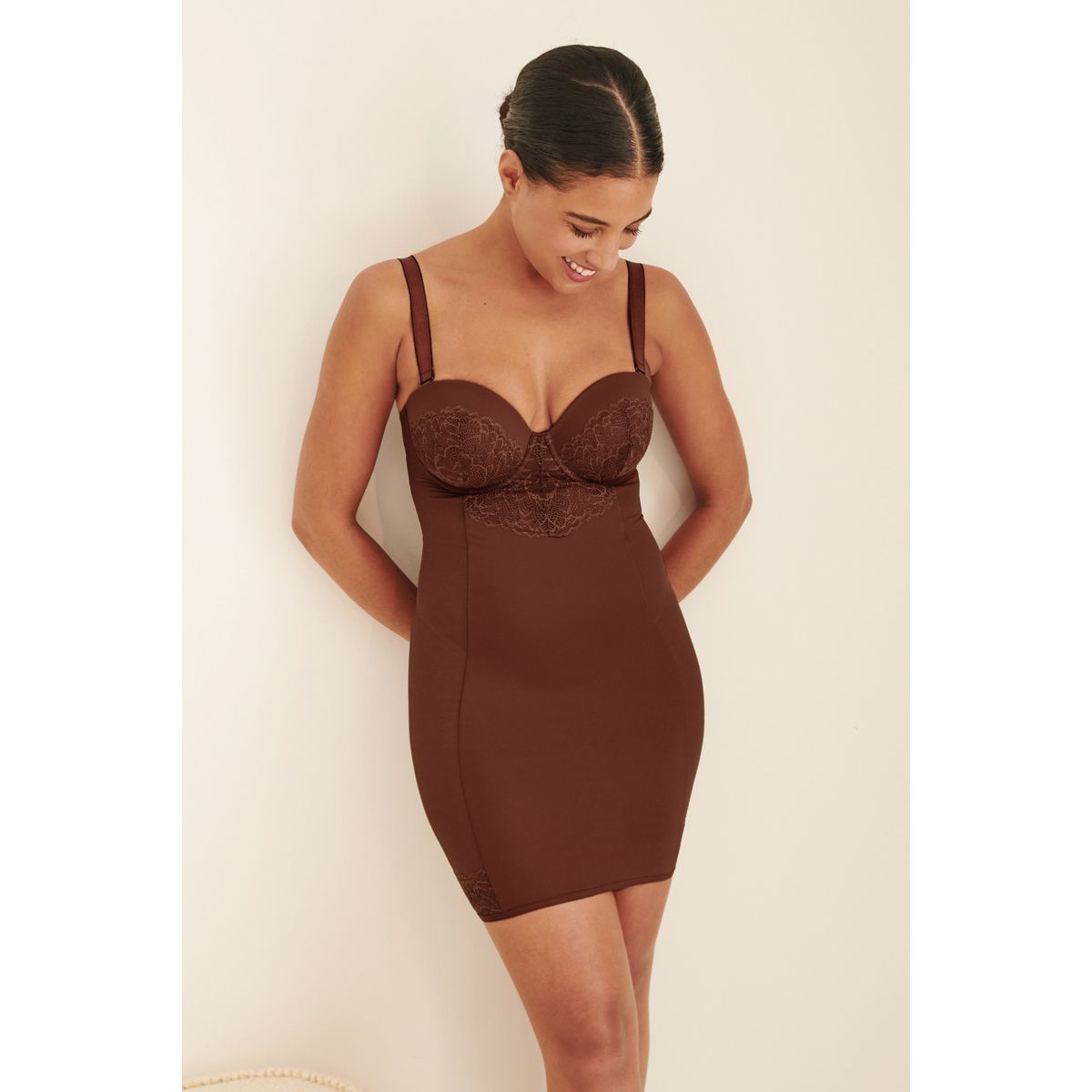 Nuisette À Effet Gainant Avec Bonnets Moulés marron chocolat, NEXT