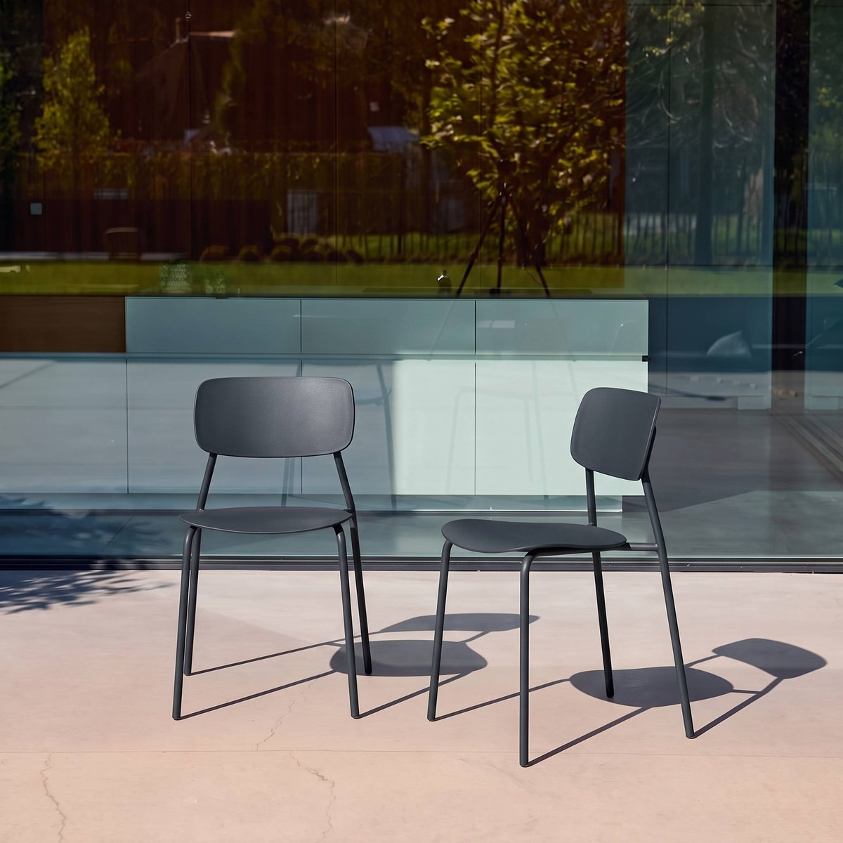 Chaise de jardin empilable acier et plastique (lot de 2) LIVA anthracite, SWEEEK