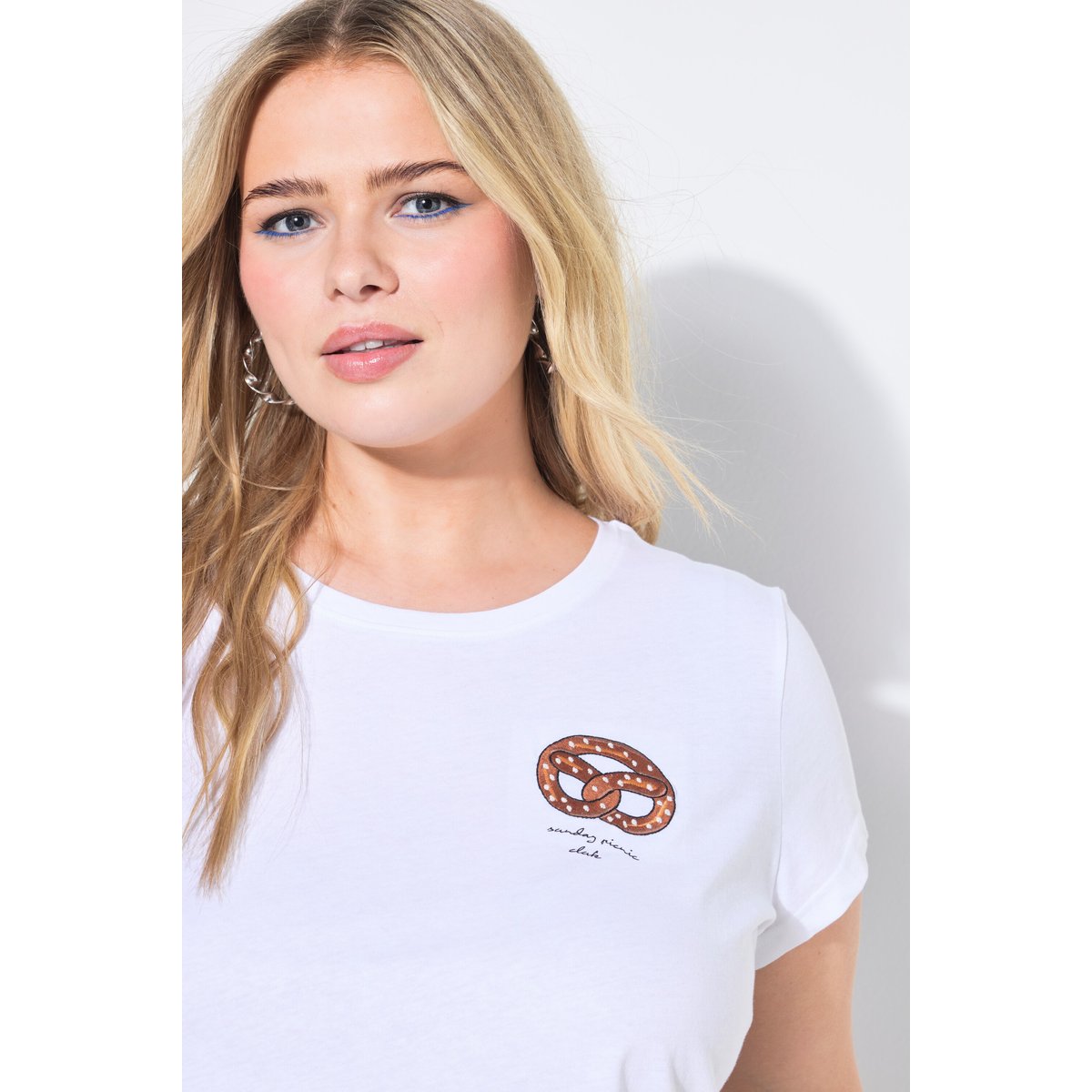 T-shirt slim avec broderie bretzel blanc neige, STUDIO UNTOLD